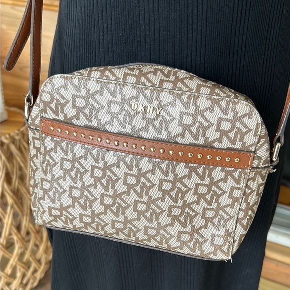 Stylish Brown Patterned Crossbody Bag - Picture 2 of 11